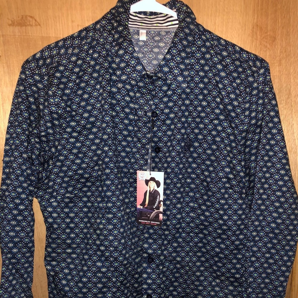 BRAND NEW Cinch button up shirt